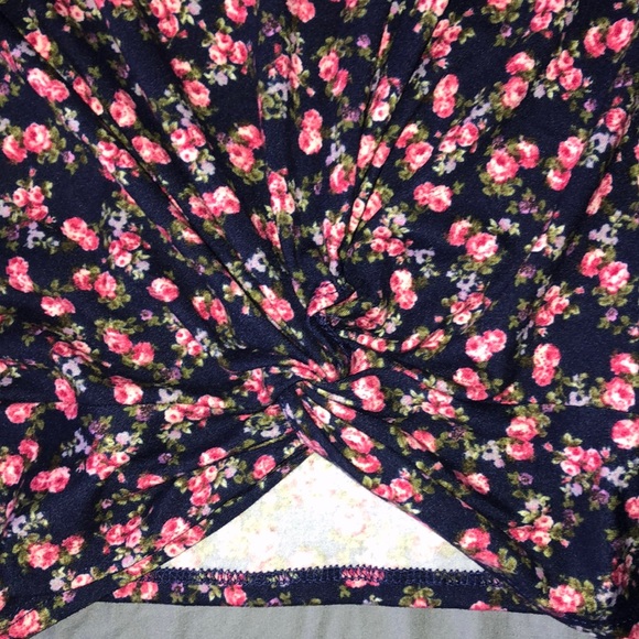 Floral cropped top with inverse knot - Picture 2 of 2